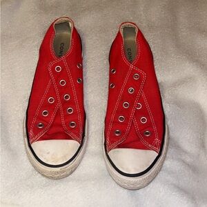 Red low top converse